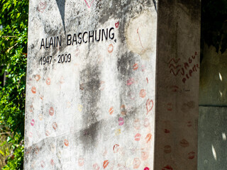 La tombe d'Alain Bashung au cimetière du Père Lachaise 