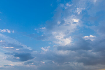 黄昏時の空と天使の梯子