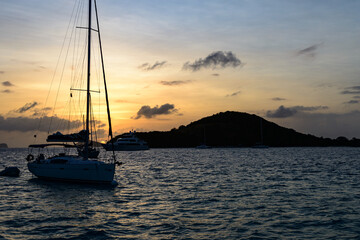 Fototapeta premium Sonnenuntergang in den Tobago Cays - Saint Vincent and The Grenadines