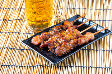 焼き鳥とビール　居酒屋メニュー
