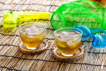 冷たいほうじ茶　暑い夏のイメージ
