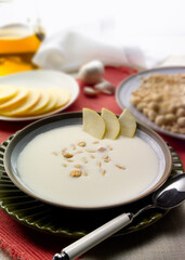 Ajo blanco con almendras, comida española. White garlic with almonds, Spanish food.