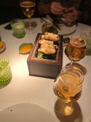 disfrutando de la cena 