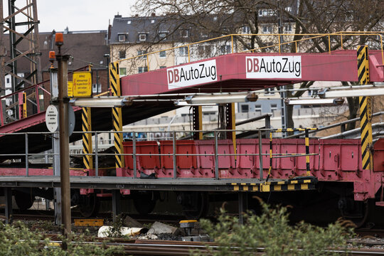 dusseldorf,nrw /germany - 17 04 2022: a german autozug car train