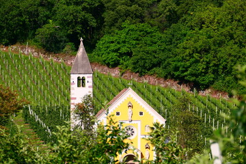 Kirche in den Meraner Weingärten