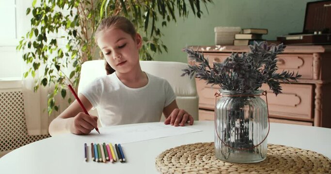 Daughter painting draw pencil diy postcard in living room for her young mom to mother day