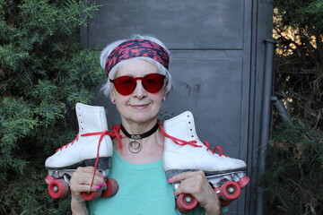 Senior woman with her roller blades - obrazy, fototapety, plakaty
