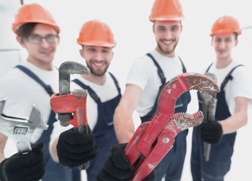 image of a group of builders with gas keys