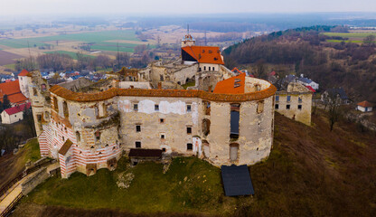 View from drone of Janowiec Castle, Renaissance castle in Lublin Voivodeship, Poland - obrazy, fototapety, plakaty