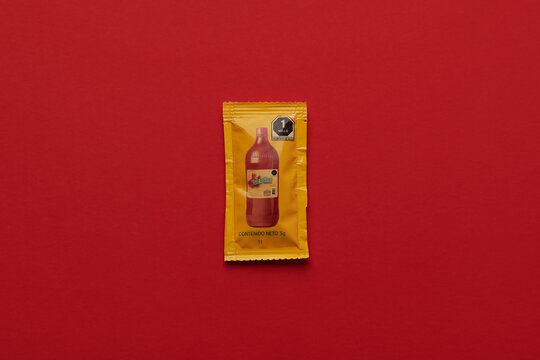 Empaque de salsa valentina