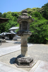 日本の寺にある仏塔、灯籠