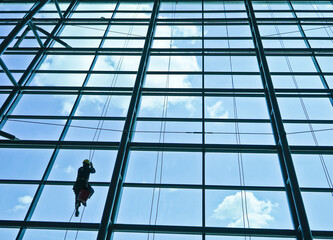 Extreme work.
Cleaning the glass of a building at a height takes courage and challenges adrenaline
