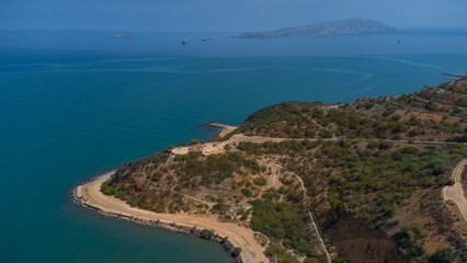 Obraz premium Drone photos of El Morro hill, recorded in the middle of a sunny morning, in the videos you can see, El Morro hill, hills, mountains, coasts, roads, trees on the shore of the beach, beach, rocks, sand