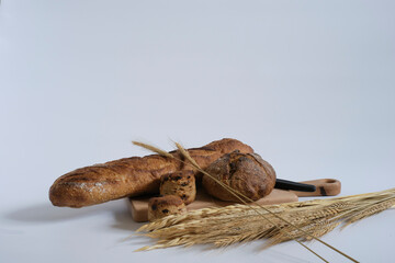 様々なパンとツール、白背景