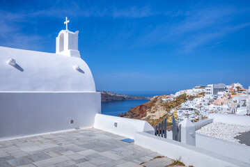 Fototapeta na wymiar Oia town on Santorini island, Greece. Traditional and famous houses and churches with blue domes over the Caldera, Aegean sea