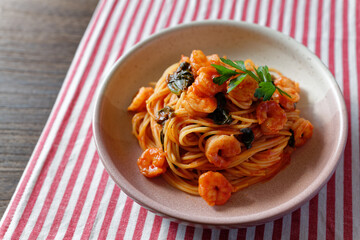 エビとほうれん草のトマトソーススパゲッティ