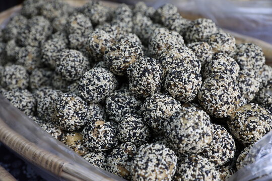 Shaanxi famous snacks smartweed sugar flowers