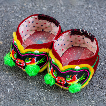 Colorful traditional handmade tiger head children's shoes folk crafts intangible cultural heritage