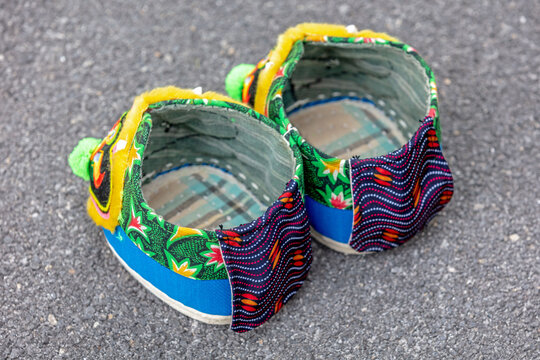 Colorful traditional handmade tiger head children's shoes folk crafts intangible cultural heritage