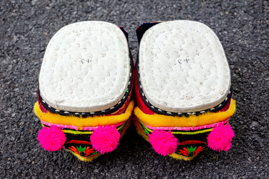 Colorful traditional handmade tiger head children's shoes folk crafts intangible cultural heritage