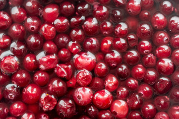 the texture of cranberries in water. preparation of berry drinks