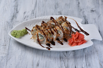 japanese roll with tuna chips