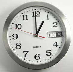Reloj de cocina sobre fondo blanco con minutero y días. Kitchen clock on white background with...