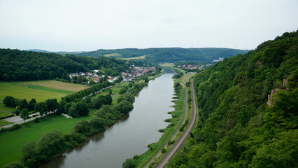 Fototapeta na wymiar Blick auf die Weser vom Weser-Skywalk