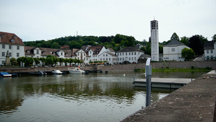 Hafenbecken mit Schleuse in Bad Karlshafen