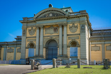 Obraz premium 奈良公園から奈良国立博物館（奈良県奈良市）