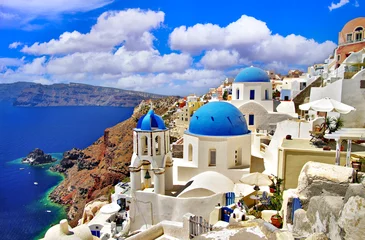 Gardinen Iconic view with blue domes and caldera of most beautiful island  - Santorini,  Oia village, Cyclades . Greece © Freesurf
