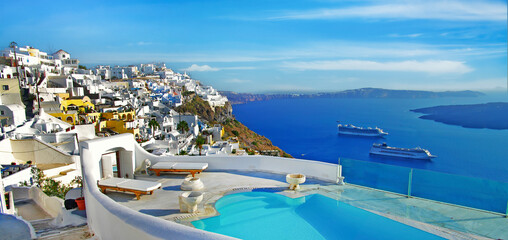 luxury summer destinations . Greece, Santorini - most beautiful romantic island. View of Oia village and caldera with cruise ships - obrazy, fototapety, plakaty