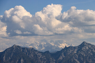 Majestätische Alpenlandschaft; Dachsteinblick vom Schafberg über Rettenkogel und Rinnkogel