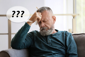 Senior man suffering from dementia at home. Illustration of speech bubble with question marks - obrazy, fototapety, plakaty