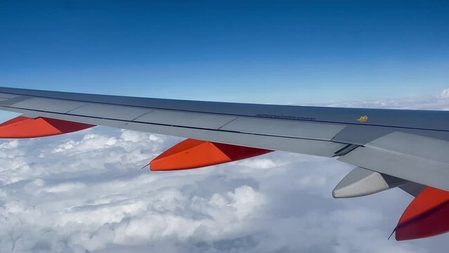 vue a&eacute;rienne A320 au dessus des nuages