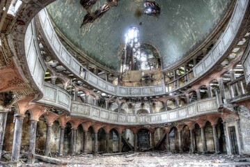Wnętrze kościoła ruina 