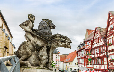 Fototapeta premium Denkmal des Drachentöters Heiliger St. Georg in Ochsenfurt
