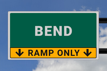 Bend logo. Bend lettering on a road sign. Signpost at entrance to Bend, USA. Green pointer in American style. Road sign in the United States of America. Sky in background