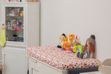 bed and shelf with toys, in a pediatric clinic office