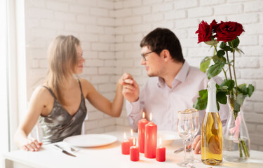 Obraz na płótnie Canvas romantic date. Couple in love having romantic date at home