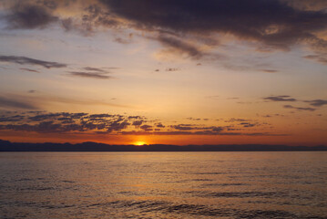 Naklejka premium Colorful sunrise on the sea