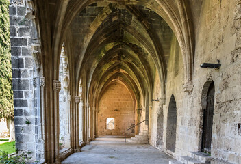 Fototapeta na wymiar Bogen und Säulen, Abtei Bellapais Kyrenia, Zypern