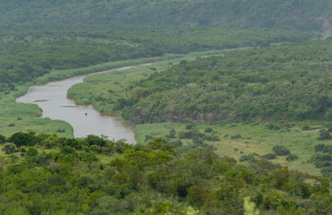 Hluhluwe iMfolozi Fluss zum Hluhluwe Dam im Naturreservat Hluhluwe Nationalpark Südafrika