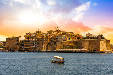Sunset in Valletta, Malta - obrazy, fototapety, plakaty