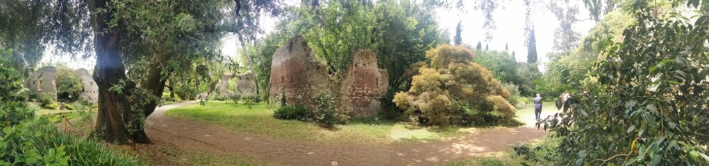 Obraz premium Giardino delle Ninfee - Sermoneta - Latina - Lazio - Italia - Paesaggio incantevole