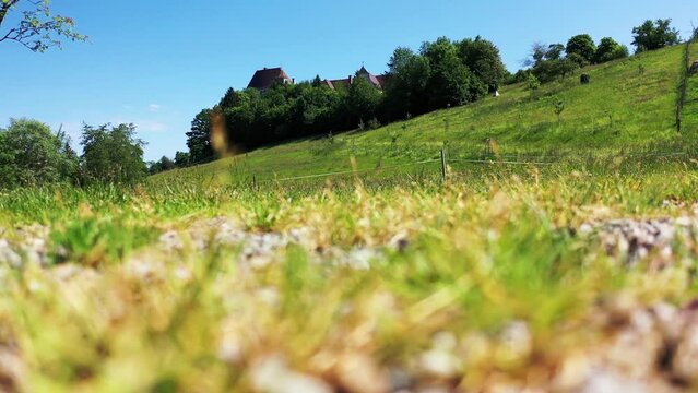 Drohnenvideo von Bad Grönenbach mit Hohes Schloss bei schönem Wetter