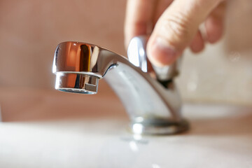 Open the tap, but the water does not flow. There is no water in the water supply.