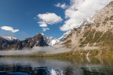 Morgennebel am Königssee in Bayern