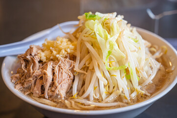 太麺の豚骨ラーメン