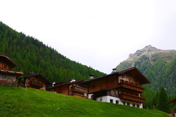 Fototapeta na wymiar Tiroler Bauernhaus